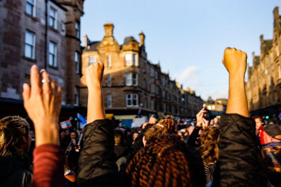 <Más de cien mil personas se reunieron en las calles de Glasgow para el Día de Acción Mundial. Fotografía de Oliver Kornblihtt (Mídia NINJA).